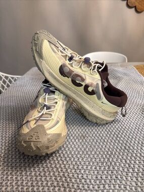 Nike Trail Sneakers in Cream with Brown Accents Men’s size 12